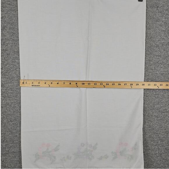 VINTAGE WHITE PILLOWCASE – FLORAL CROSS-STITCH – SCALLOPED EDGE – BOUQUET DESIGN - Picture 3 of 7